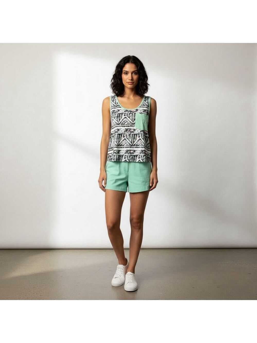 Modern Amusement Women's Tank Top Size L Black Green Geometric Pocket